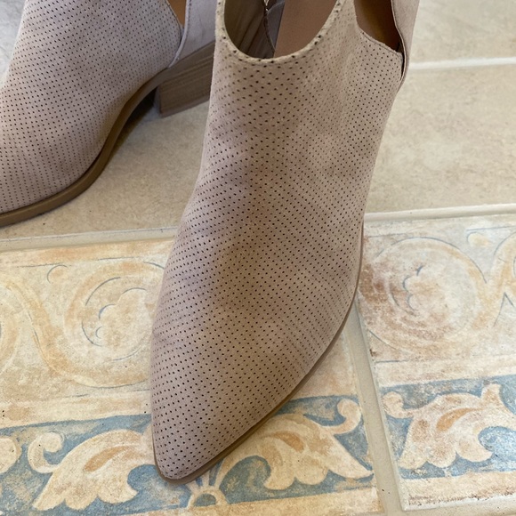 Universal Thread Booties - Picture 3 of 4